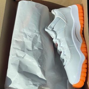 BOYS JORDAN 11 RETRO LOW